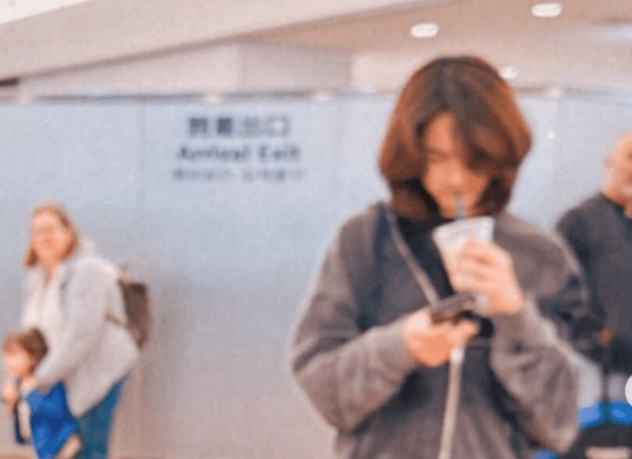 紗栄子 イギリスから帰国した長男の写真公開「目元そっくりのイケメンさん」