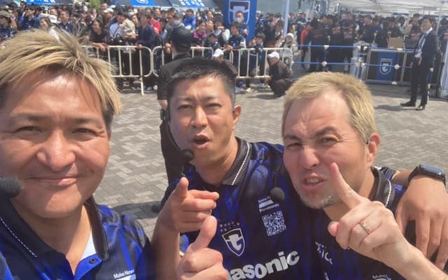 「ガンバ大阪イイーヨー！」スリムクラブ・真栄田がガンバ大阪を応援！