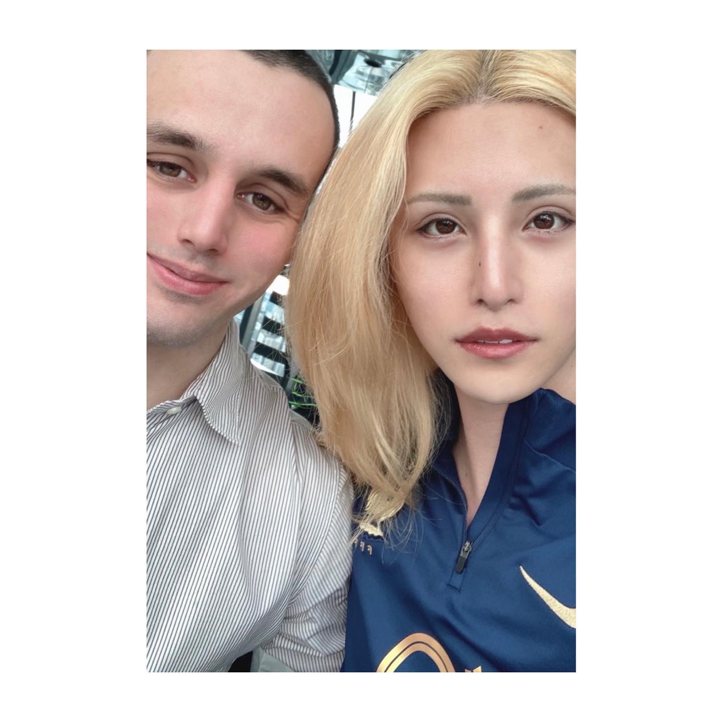 ローランド 溺愛する妹の結婚を報告 義弟との2ショットが話題に