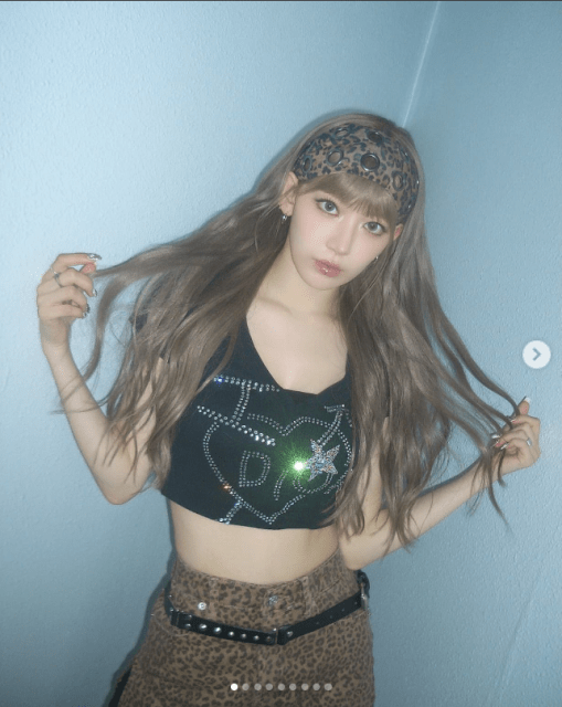 「ヘアバン×ヘソ出し」COOLな宮脇咲良がインスタで話題！