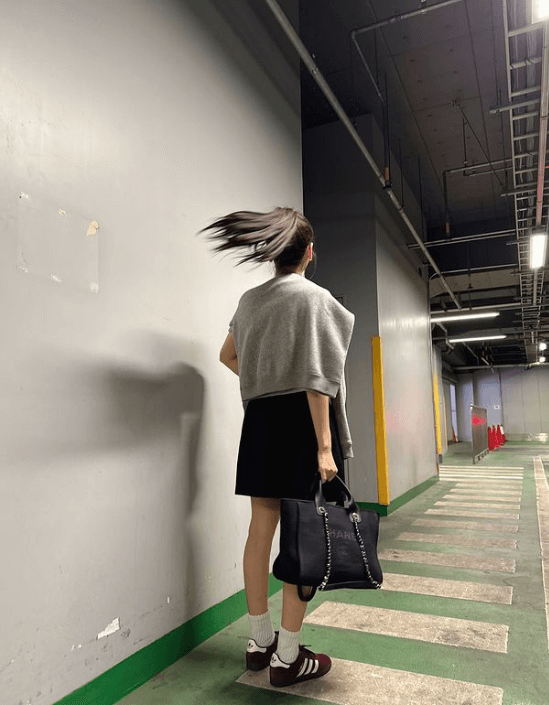 タレント・近藤千尋 ”始動”。パーキング内でなびく”ポニテショット”にファン「訳分からんくらい綺麗」