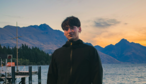 「夕焼け×アウトドア最強説？」宇治清高の絶景オフショットにファン共感