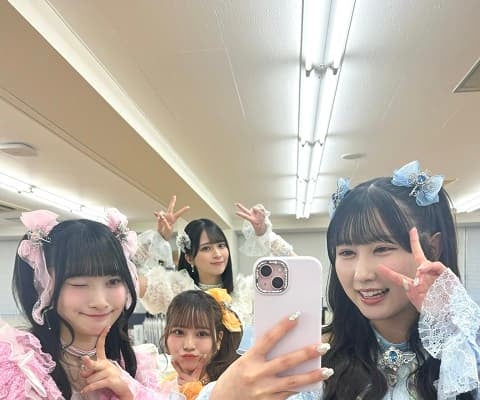 「みんな最高にかわいい」イコラブ 山本杏奈の”愉快ななかまたち”との仲良しショットにファン大歓喜！