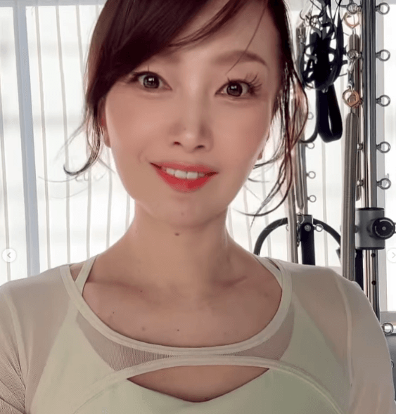 「師範！スタイル良過ぎです」56歳の国宝級フィットネス女子、新年初のマシンピラティス動画を公開「君に夢中です」