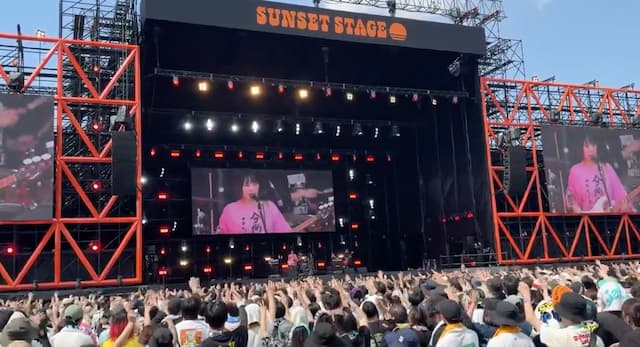 「フェスでやるような曲じゃないんよ」ヤバイTシャツ屋さん・こやまたくやがフェスの動画をシェア