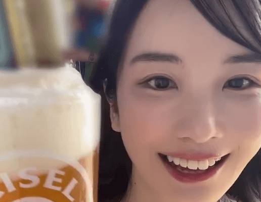 「可愛い姿をたくさんありがとう」美女タレント、フェストで披露した乾杯＆ダンスムービーがキュートだとファン絶賛！