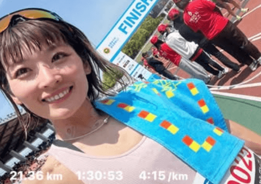 「頑張ってる人は美しい」美女ランニングアドバイザー、ぎふ清流マラソンで奮闘！スマイルショット＆ムービーにファン歓喜