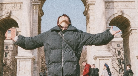 「イタリアが似合いすぎる！」若井滉斗、おしゃれ＆ユーモア溢れる旅ショットを公開