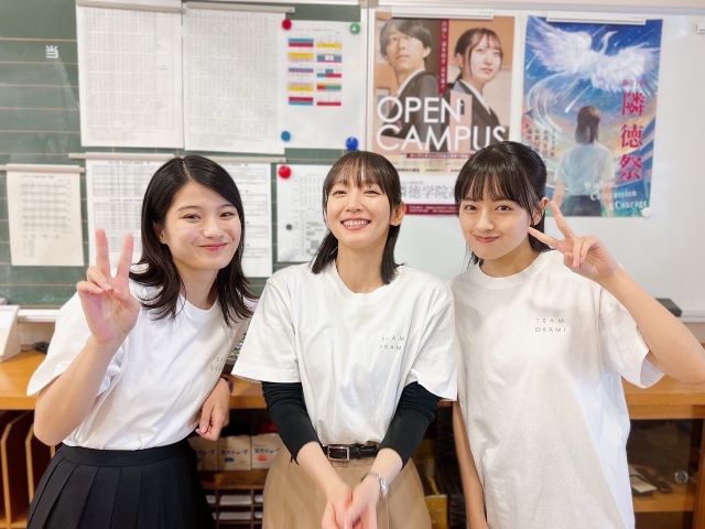 吉岡里帆が話題のドラマのオフショットを公開！可愛すぎる姿に反響続々！