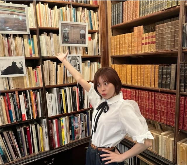 水瀬いのり 本屋で写真！「おしゃれですね！かわいいです！」