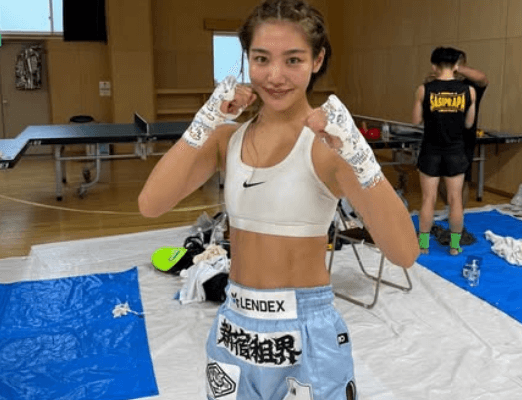 「勝利おめでとう！」ムエタイ美女、プロデビュー戦でKO勝利！初陣ビクトリー報告＆ムービーに祝福が届く