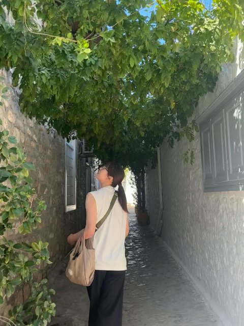 ギリシャ＆トルコの雰囲気伝わるショットに注目！元女子バレー日本代表・新鍋理沙、地中海満喫なインスタ投稿が話題に！