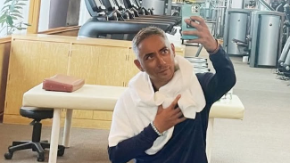 「黒すぎて誰⁉︎」市川團十郎の衝撃ショットにファンざわつく！