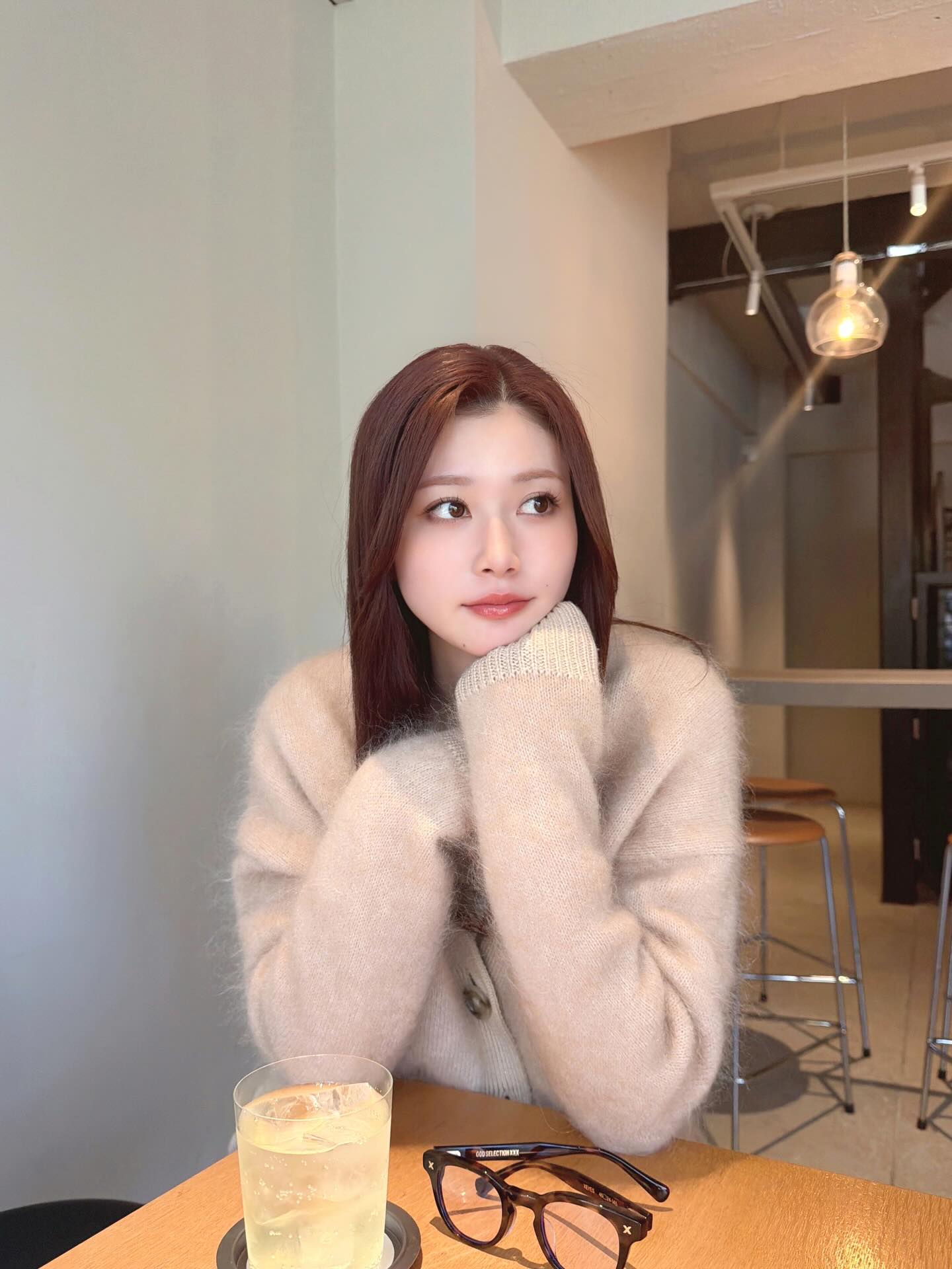 冬でも透明感が際立つ…めるるの私服が可愛すぎると話題に