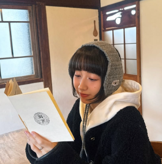 Cocomi、芸術的写真とともに綴る優雅な午後のひととき