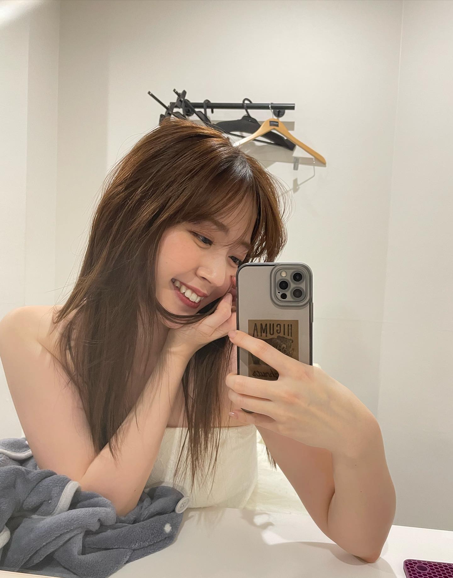 「ドSにやってくよん。😏」田中碧と交際の鈴木愛理、20周年締めくくりツアーのセトリが「鬼アツ」🔥白ドレスのオフショットも公開💕