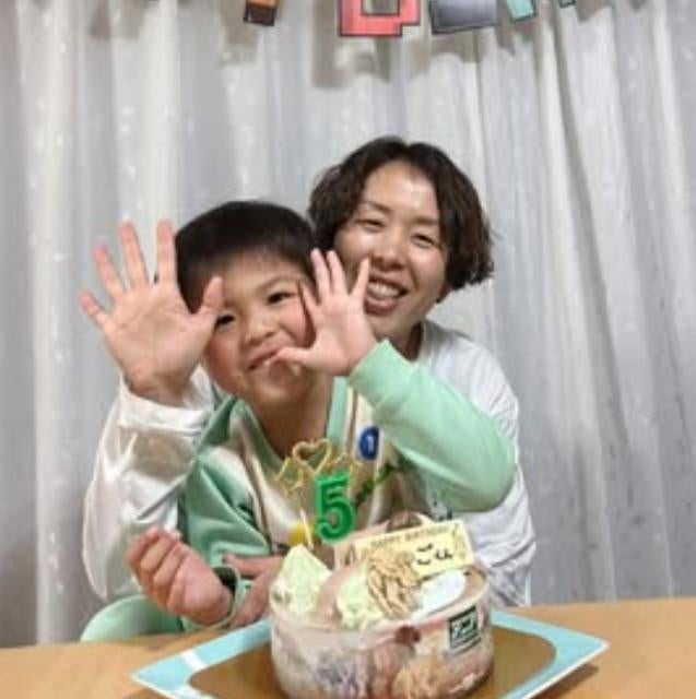 岩清水梓、5歳の我が子と成長記録『いつか抜かれるその日まで』