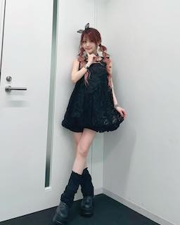 34歳・元モーニング娘。 超ミニ丈ワンピ姿に大反響 年齢を感じさせない最新ショットに驚きの声