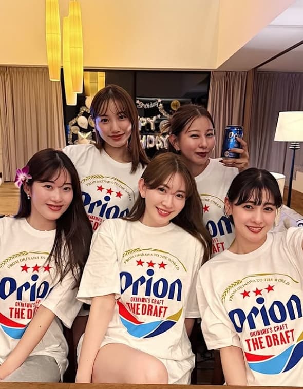 「まるでアイドルグループ‼」こじはるの社員旅行の様子に癒される人続出‼