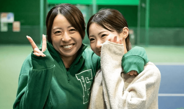 「写真めっちゃ良くないすか？」テニス美女たちの”ビューティー・ダブルインパクト炸裂”！太陽スマイルにファン歓喜