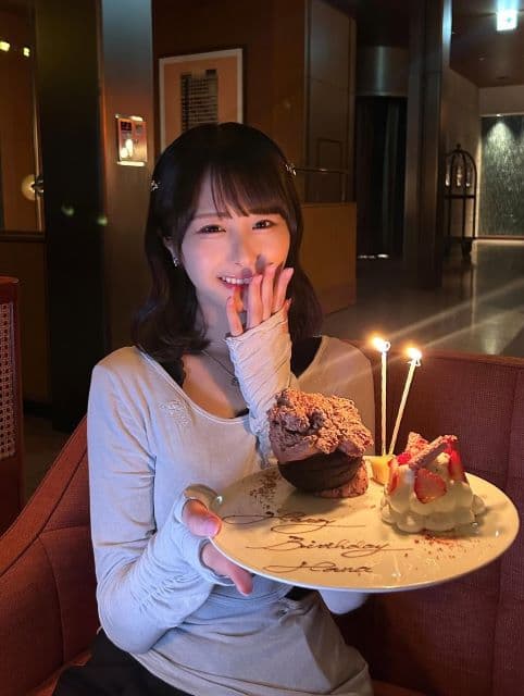 ≠ME・尾木波菜、誕生日月の思い出投稿！バースデープレートを持った嬉しそうな笑顔にファンから祝福の声