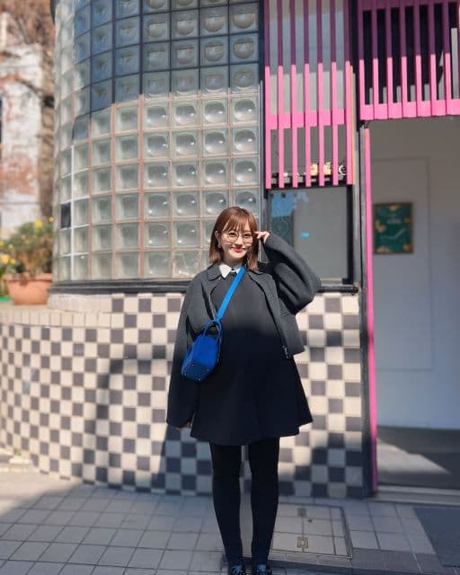 菊地亜美、ブラックコーデの中に小物使いのセンスが光る”いつかの私服”を公開！