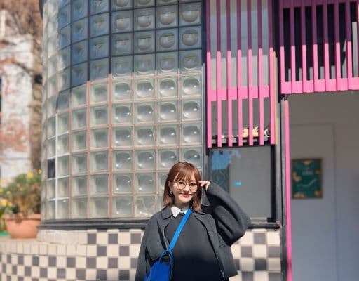 菊地亜美、ブラックコーデの中に小物使いのセンスが光る”いつかの私服”を公開！