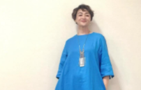 「湿気も吹き飛ぶ清涼感！」香坂みゆき、爽やかブルーワンピで魅了の衣装ショット