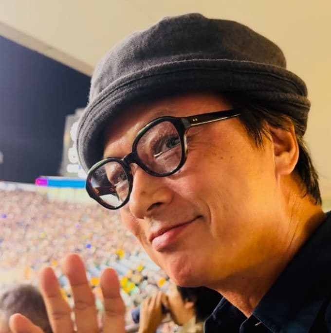 椎名桔平がサッカー日本代表戦を観戦「カッちゃんにお招きされて。」