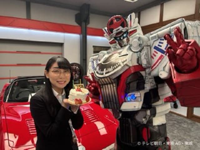 「萌え萌えキュンです」元BiSHメンバーとあの特撮ヒーロー、嬉しい2ショットにファンもニッコリ