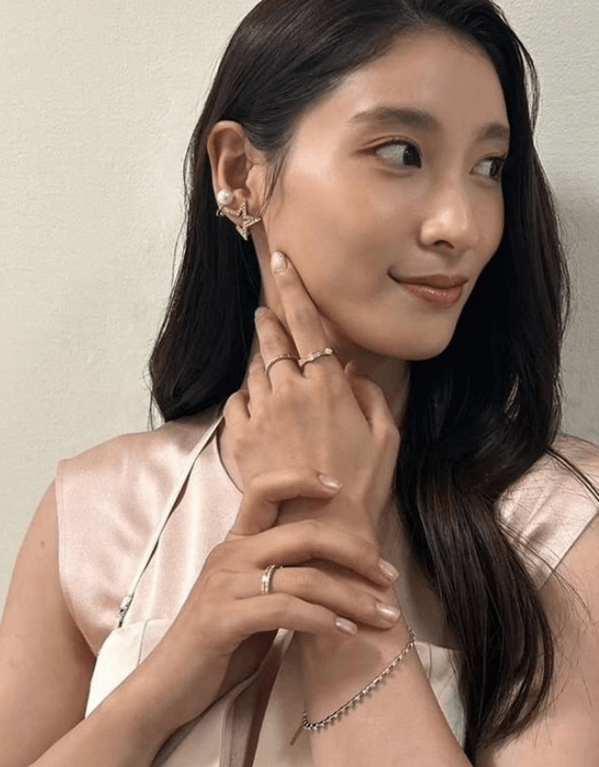 土屋太鳳、ドラマ『Shrink―精神科医ヨワイ―』制作発表会見時に着用のエレガントコーデを公開