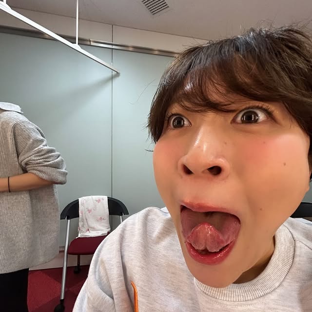 「変顔もあり」お笑いタレント・丸山礼の、朝から元気もらえる