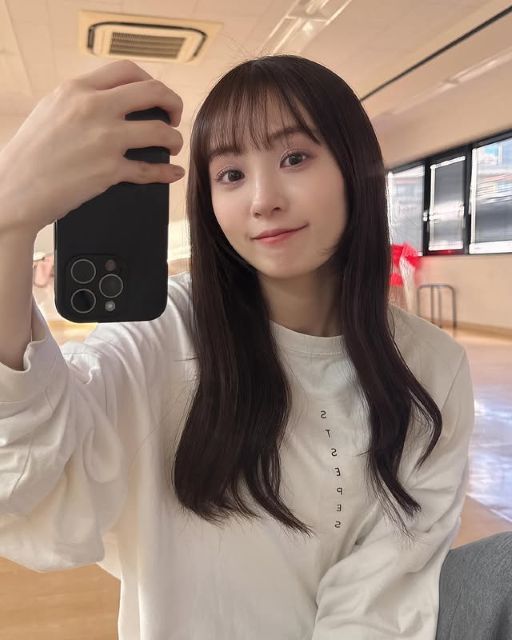 ちょっとおっちょこちょい？TEAM SHACHI・咲良菜緒、激カワ自撮りショットもiPhoneが…