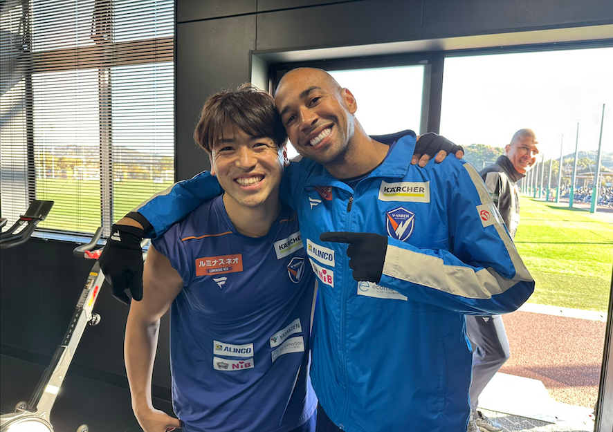 V・ファーレン長崎、8年ぶりJ1へ笑顔で全体練習スタート