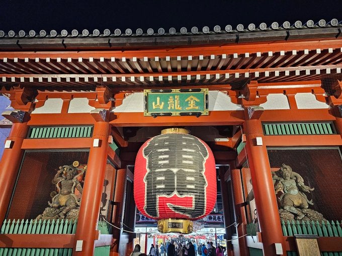 「浅草に　行かせていただき　○○○○○」もう中学生　雷門の前で一句！！