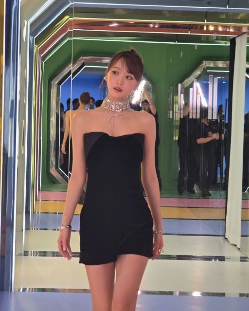 LE SSERAFIM・チェウォン「肩出しミニワンピ」美肌あらわでファン魅了！