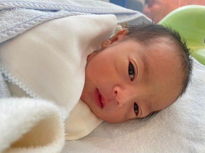 才賀紀左衛門、恋人・絵莉さん出産の男児を披露💓「目もパッチリでたまらん🥰」