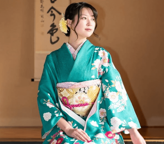 「初音ミクのレースサポ美女」180度のギャップ輝く、”舞子Haaaan！ショット”を披露しファンのハートを射抜いた！