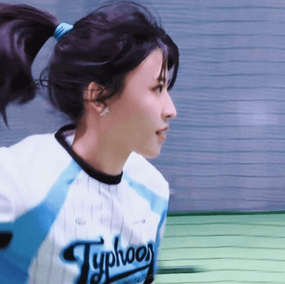 「素晴らしい努力」海外の野球美女子、コントロール訓練！？ダッシュ投法にファン白熱！「きれいですね」