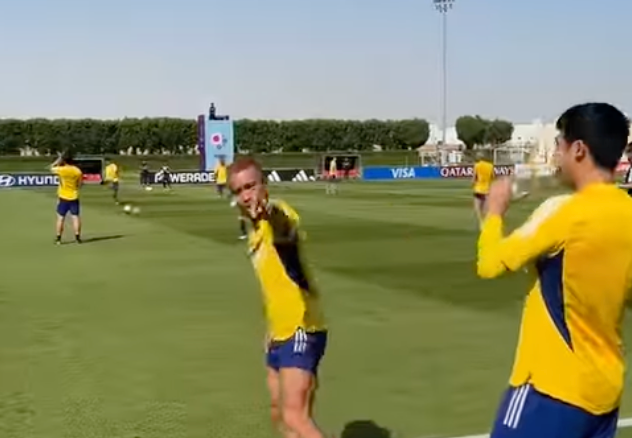 「流行語大賞ですか？🥰」槙野智章が日本代表の練習で長友とブラボー合戦😆ファンも「頂きました。ブラボー」