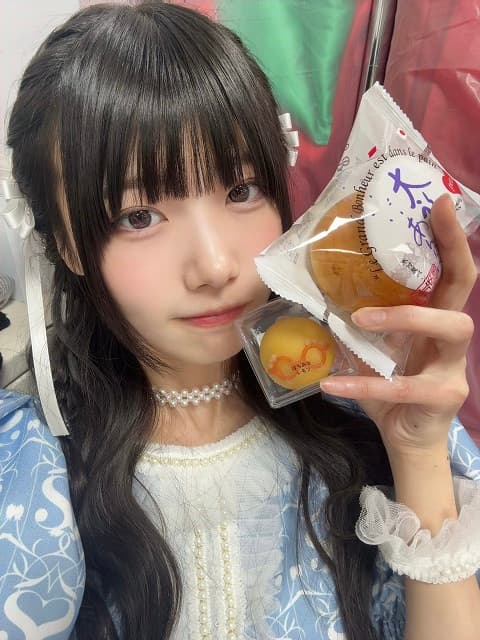 福井出身のSWEET STEADY 奥田彩友、地元のケータリングコーナーに嬉しそうな表情を見せる