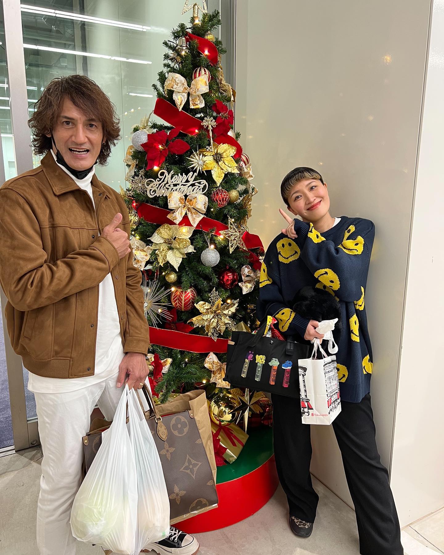 丸山桂里奈が夫婦での最後のクリスマスショット公開📸「来年は3人だい👨🏾👩🏼👶」