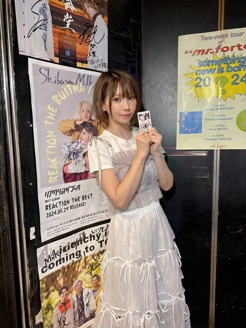 えなこ「可愛いって言わないと呪う！」のライブに初参戦！「プライベートです」