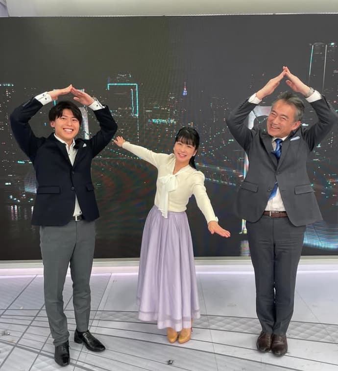 生野陽子、『LiveNewsイット！』のオフショットは新年に絡んだ〇〇ポーズでファンを笑顔に！