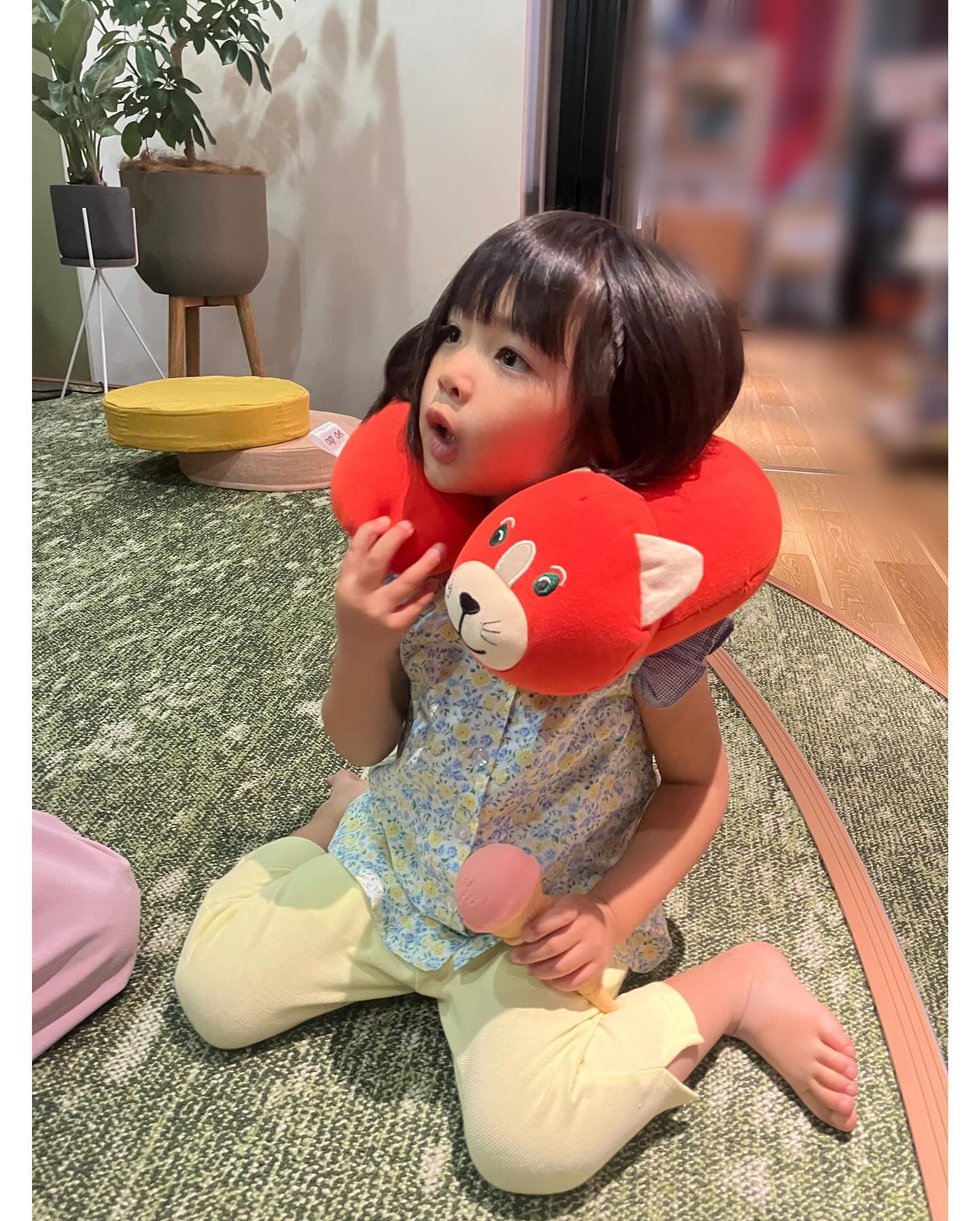 「むにむにほっぺかわいすぎる」話題沸騰の人気子役がドラマオフショットを公開し話題に