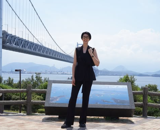 元日本代表・栗原恵、黒の装いで瀬戸大橋の絶景に笑顔！「壮大でとてもキレイでした」