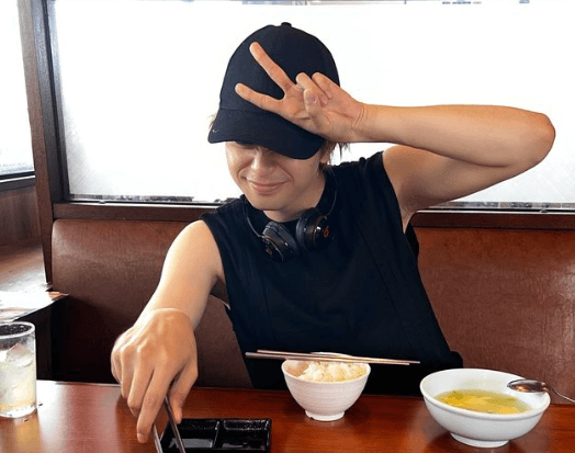 中島健人がワイルドすぎる焼肉ショットを公開！行きつけ焼肉店は意外と庶民派？