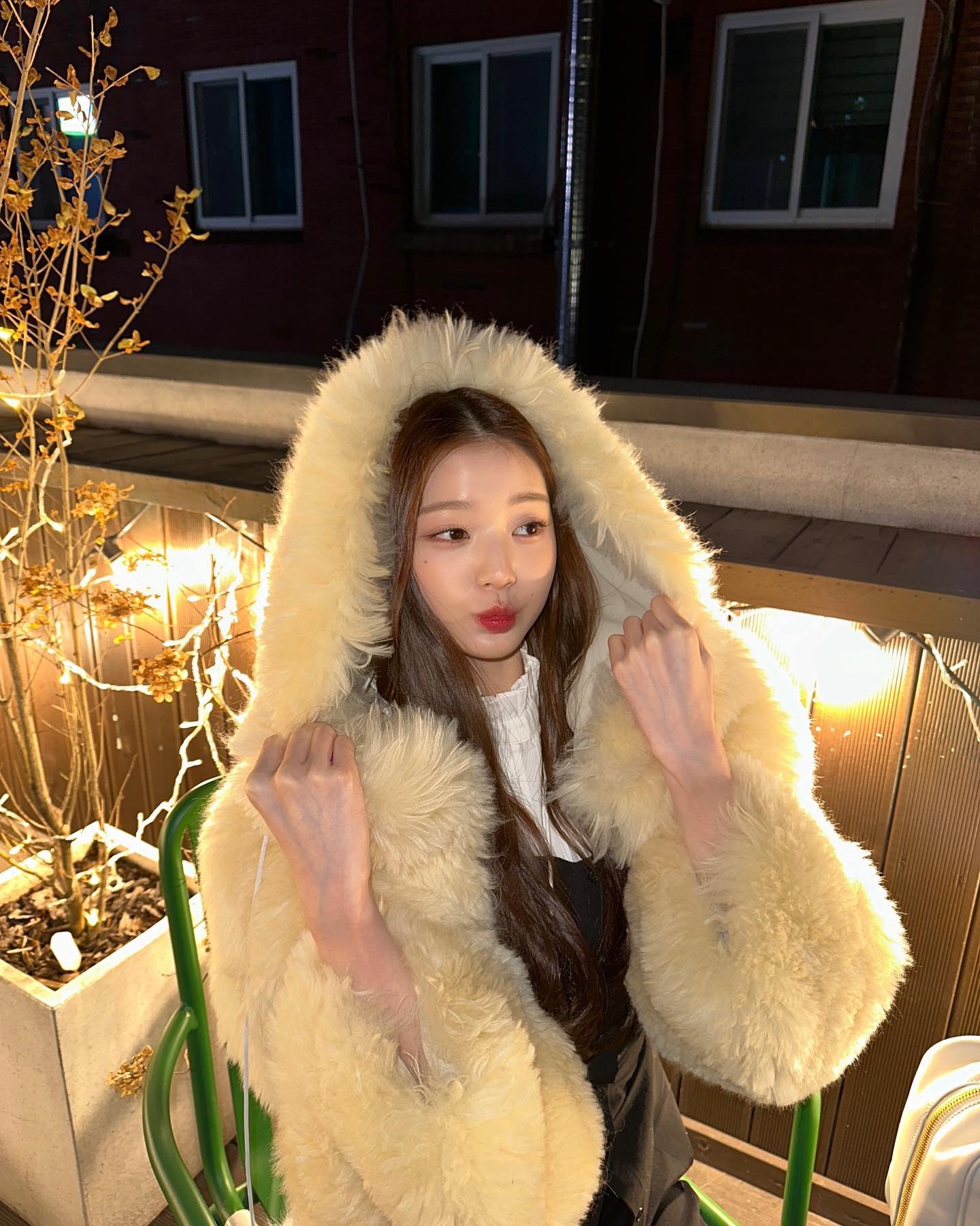 IVE・ウォニョンが最新ショット公開🌟「圧倒的美女」「脚長すぎん？」と大反響🌈