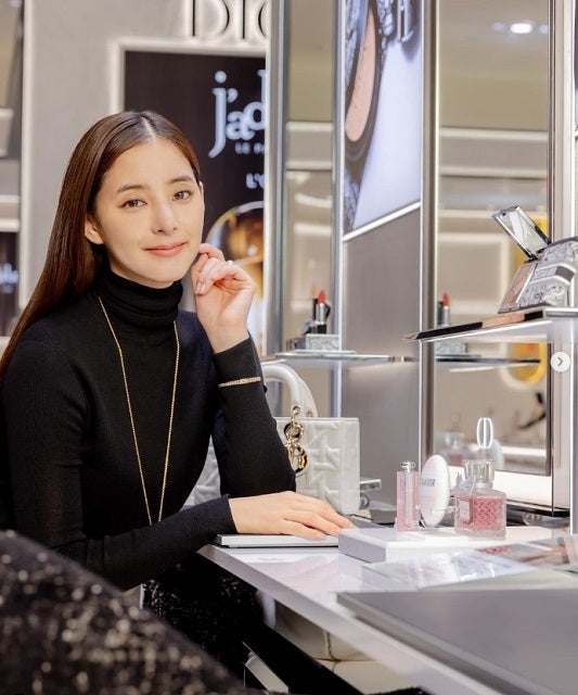新木優子がリニューアルしたディオール ビューティーを訪問！ 五輪選手のあの人との2ショットも。