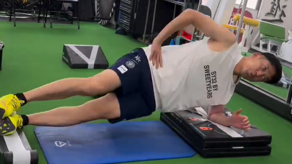 あのW杯戦士が始めた“次なる挑戦”とは?トレーナーとの再会で見せた真剣な眼差し